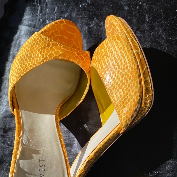 Yellow!  Heels, size 8 1/2, faux snake print - Picture 4 of 5